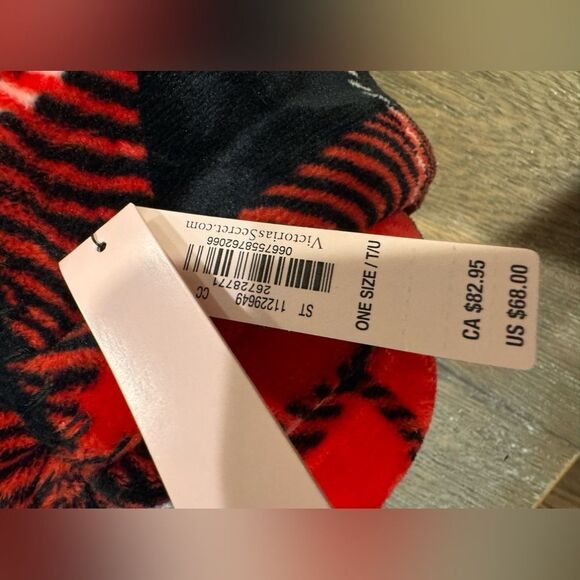 PINK black tote and Victoria’s Secret red and black checked blanket. NWT! - Picture 6 of 7